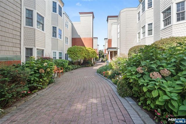226 The Promenade, Edgewater, NJ 07020