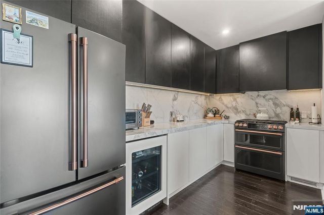 226 The Promenade, Edgewater, NJ 07020