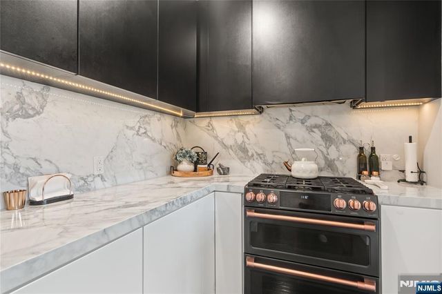 226 The Promenade, Edgewater, NJ 07020