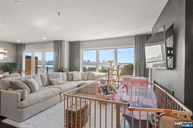 226 The Promenade, Edgewater, NJ 07020