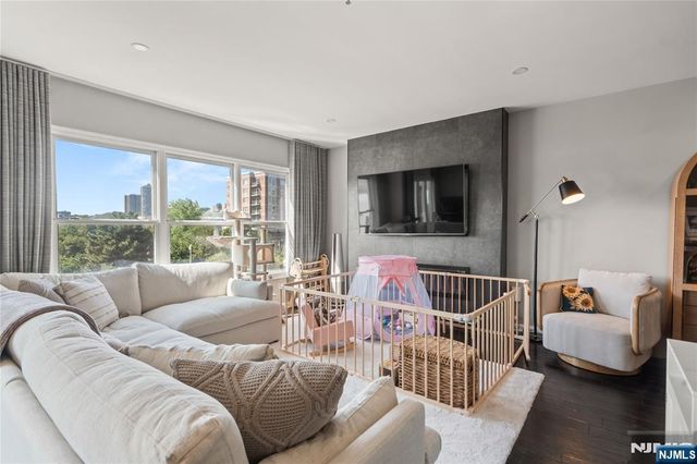 226 The Promenade, Edgewater, NJ 07020