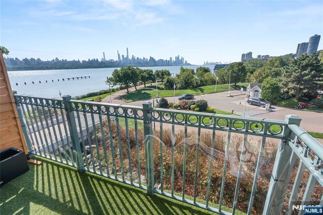 226 The Promenade, Edgewater, NJ 07020