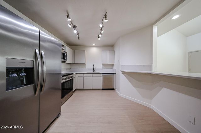 1126 W ELLIOT Road 2040, Chandler, AZ 85224