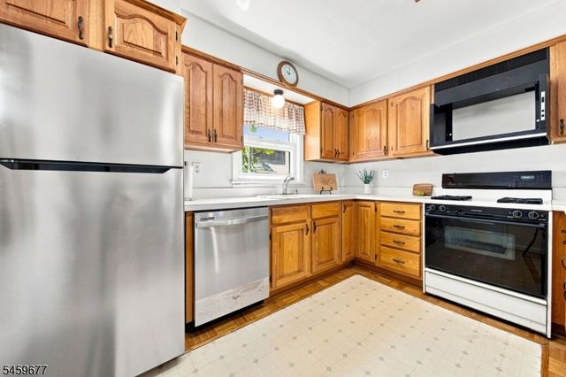 53 Payne Ave, Midland Park Boro, NJ 07432