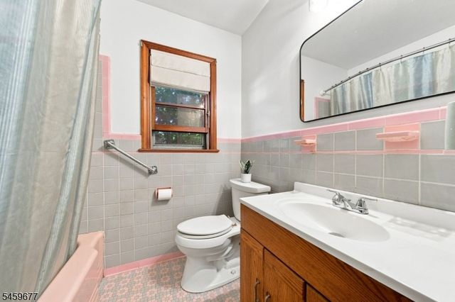 53 Payne Ave, Midland Park Boro, NJ 07432