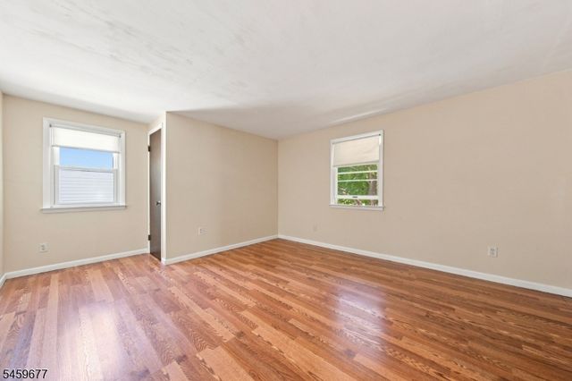 53 Payne Ave, Midland Park Boro, NJ 07432