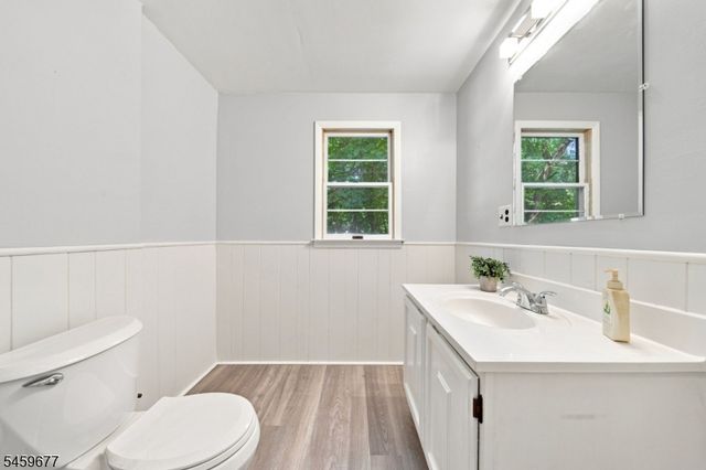 53 Payne Ave, Midland Park Boro, NJ 07432