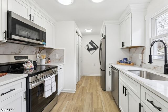 42 Smith St, Hope Twp., NJ 07825