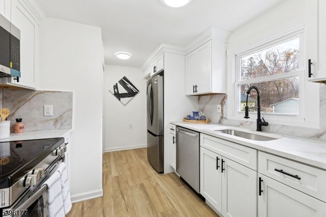 42 Smith St, Hope Twp., NJ 07825