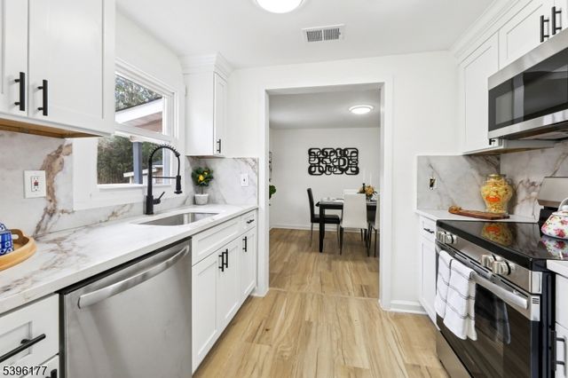 42 Smith St, Hope Twp., NJ 07825