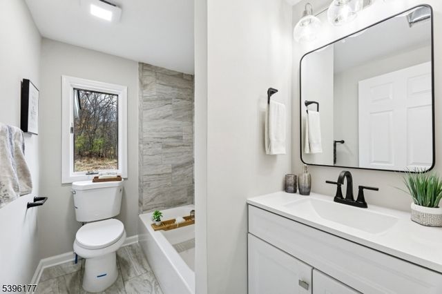 42 Smith St, Hope Twp., NJ 07825