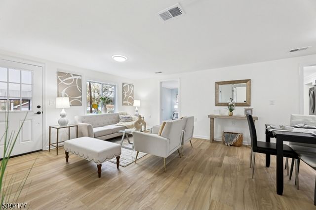 42 Smith St, Hope Twp., NJ 07825