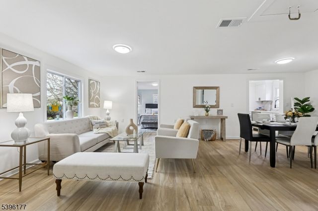 42 Smith St, Hope Twp., NJ 07825