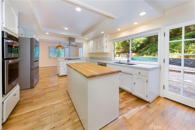22861 Sparrowdell Drive, Calabasas, CA 91302