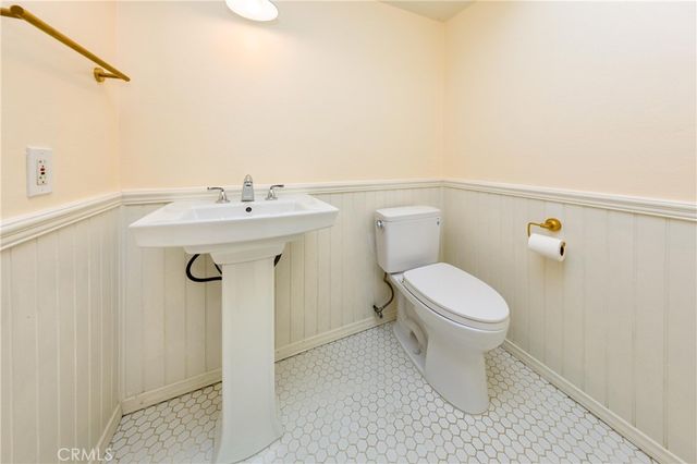 22861 Sparrowdell Drive, Calabasas, CA 91302