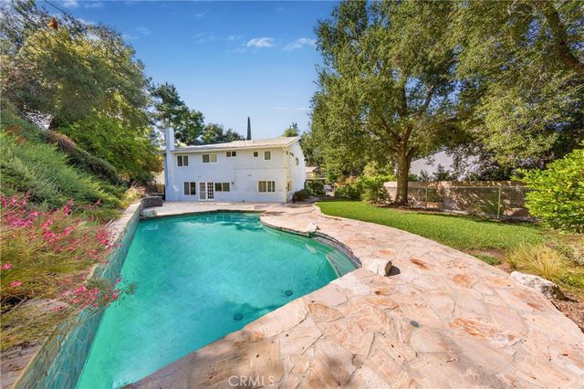22861 Sparrowdell Drive, Calabasas, CA 91302