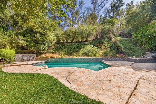 22861 Sparrowdell Drive, Calabasas, CA 91302