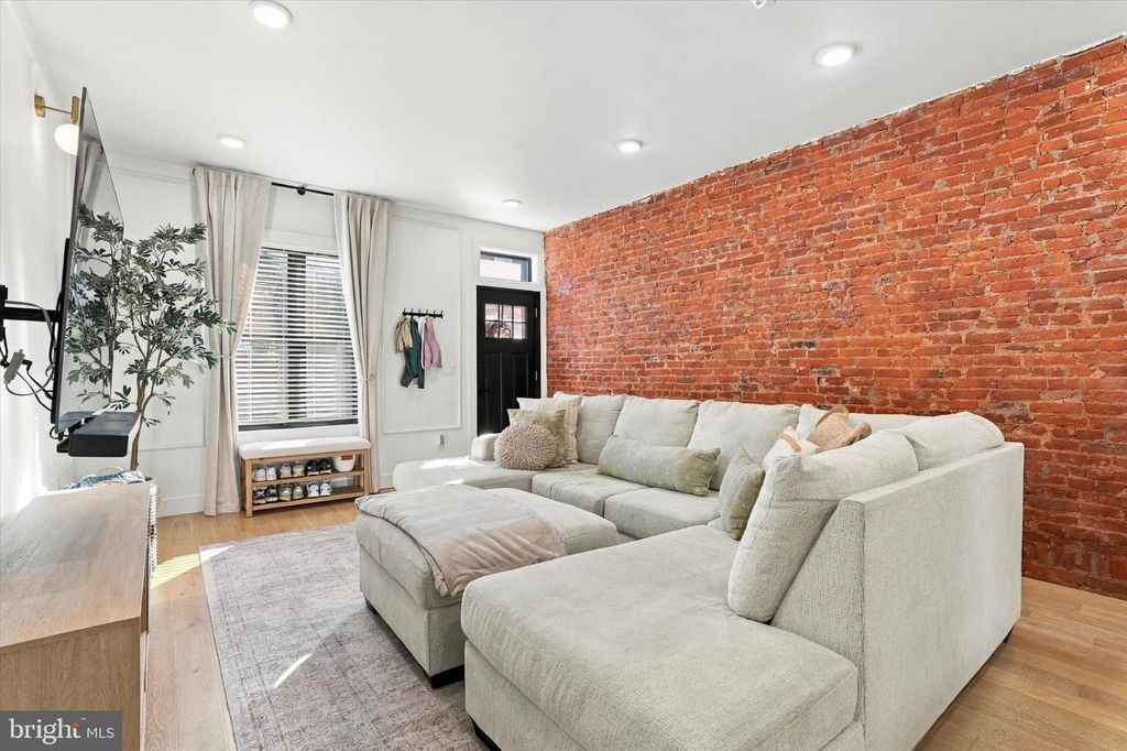 832 PENNOCK ST, PHILADELPHIA, PA 19130 — photo 2