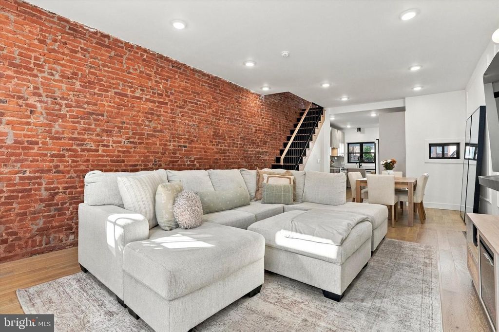 832 PENNOCK ST, PHILADELPHIA, PA 19130 — photo 3