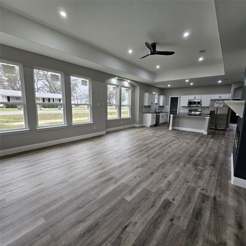 200 E 1st North Street, Kaufman, TX 75142