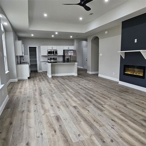 200 E 1st North Street, Kaufman, TX 75142