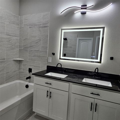 200 E 1st North Street, Kaufman, TX 75142