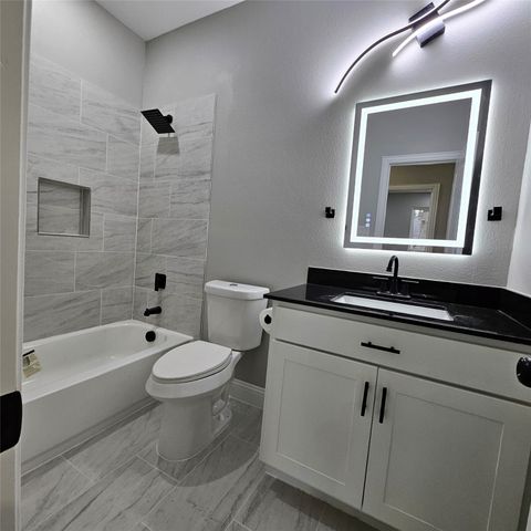 200 E 1st North Street, Kaufman, TX 75142