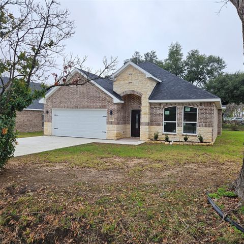 200 E 1st North Street, Kaufman, TX 75142