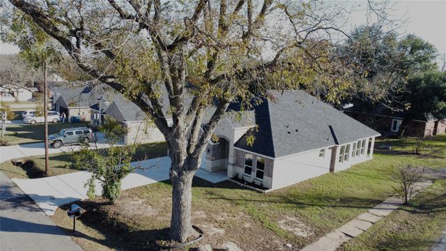 200 E 1st North Street, Kaufman, TX 75142