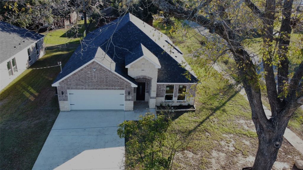 200 E 1st North Street, Kaufman, TX 75142