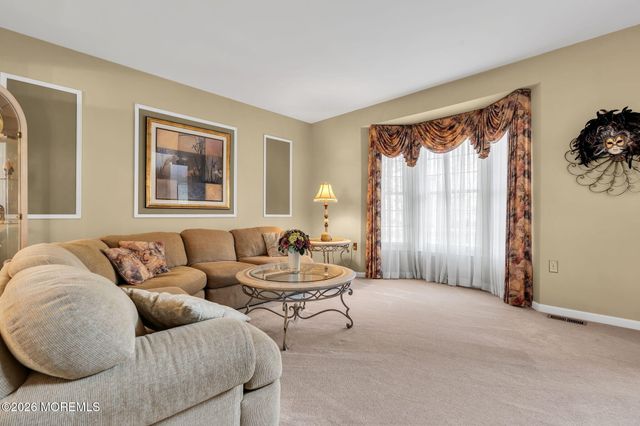 68 Periwinkle Circle, Tinton Falls, NJ 07712