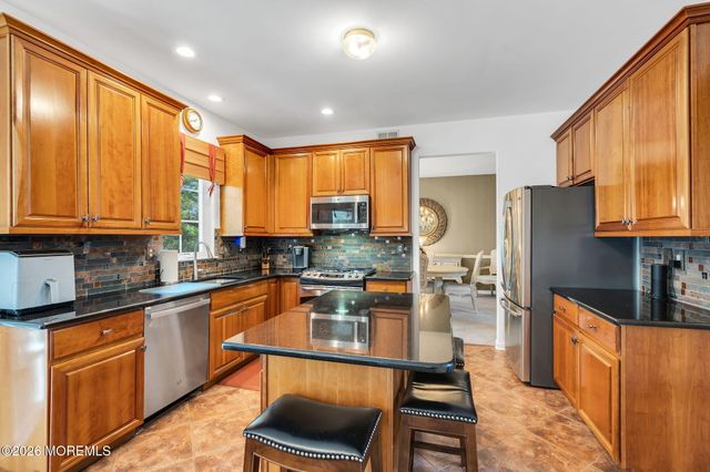 68 Periwinkle Circle, Tinton Falls, NJ 07712