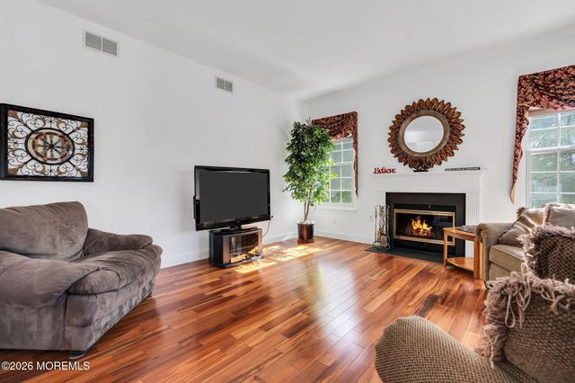 68 Periwinkle Circle, Tinton Falls, NJ 07712