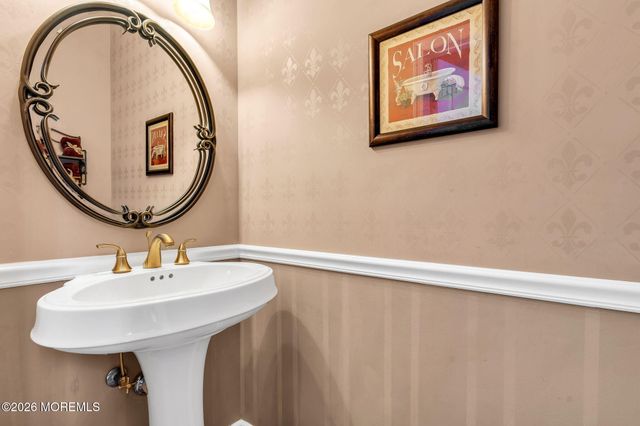 68 Periwinkle Circle, Tinton Falls, NJ 07712