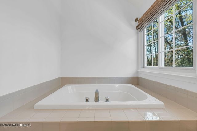 68 Periwinkle Circle, Tinton Falls, NJ 07712