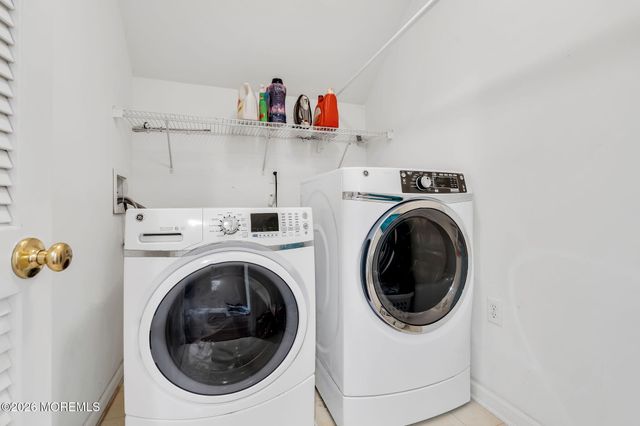 68 Periwinkle Circle, Tinton Falls, NJ 07712