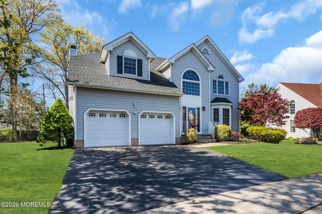 68 Periwinkle Circle, Tinton Falls, NJ 07712