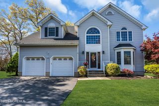 68 Periwinkle Circle, Tinton Falls, NJ 07712