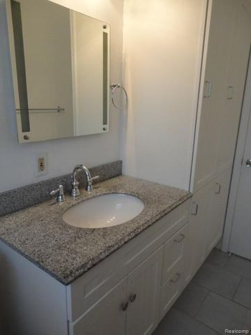 22009 Provincial Street, Woodhaven, MI 48183