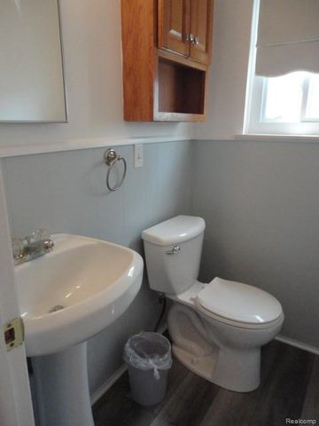 22009 Provincial Street, Woodhaven, MI 48183
