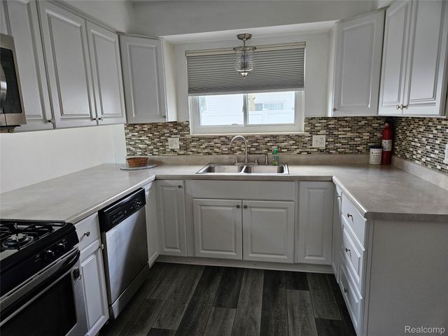 22009 Provincial Street, Woodhaven, MI 48183