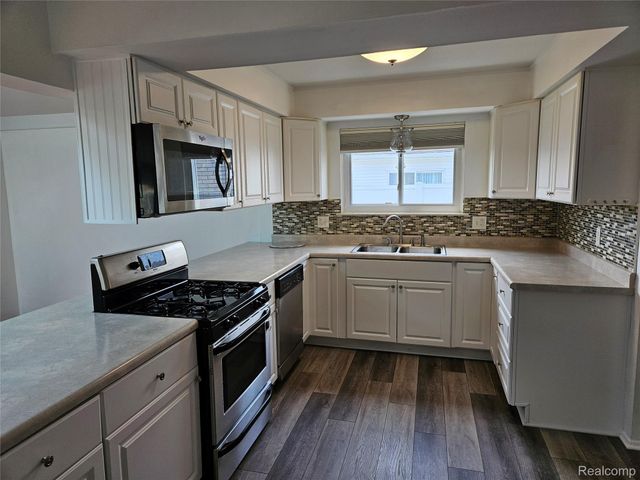 22009 Provincial Street, Woodhaven, MI 48183
