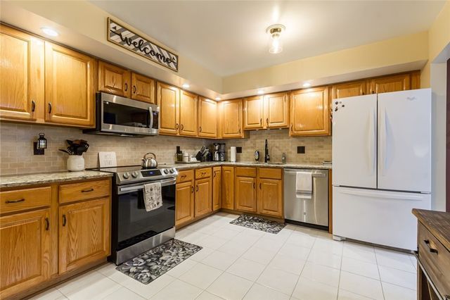 302 Marina View Lane, Webster, NY 14580