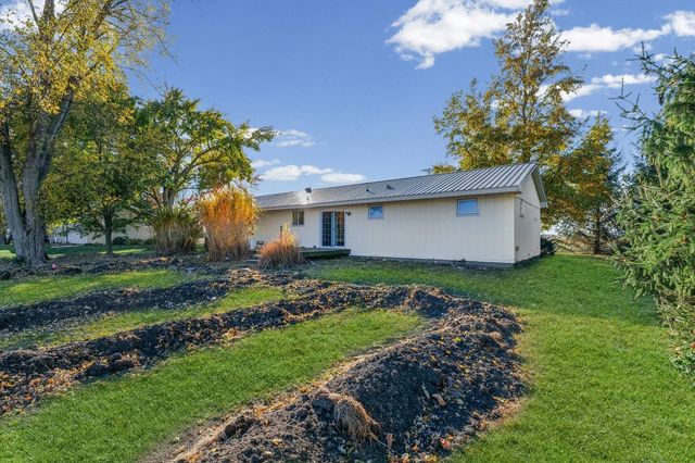 323 N City Line Road, Newman, IL 61942