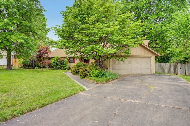 1434 Buena Vista Circle, Springdale, AR 72762