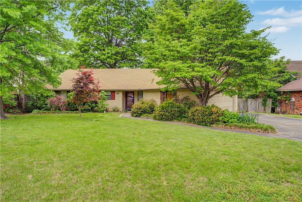 1434 Buena Vista Circle, Springdale, AR 72762