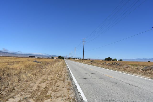 6700 W Avenue H, Lancaster, CA 93536