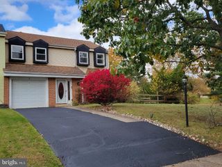 2 CEDARBROOK DR, Horsham, PA 19044