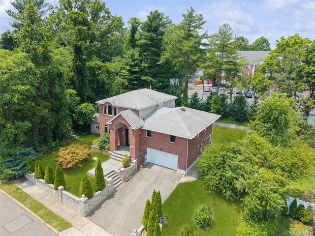 300 Ellen Place, Jericho, NY 11753