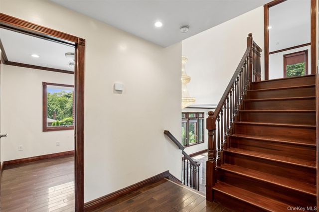 300 Ellen Place, Jericho, NY 11753